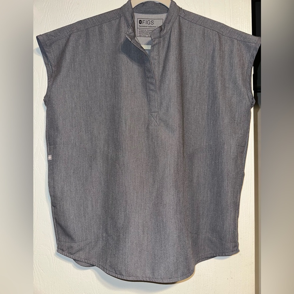 Figs Women’s Gray Short-Sleeve Medical Scrub Top